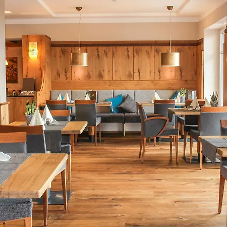 Wellnesshotel Riedlberg فندق 4*